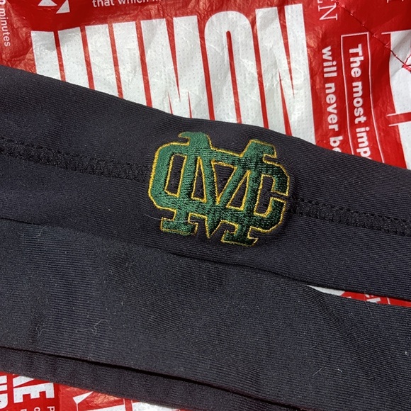 Lululemon BUNDLE 💜HAT SOCKS 🧦 AND HAIR ACCESSORIES 💜✝️ - Picture 14 of 17